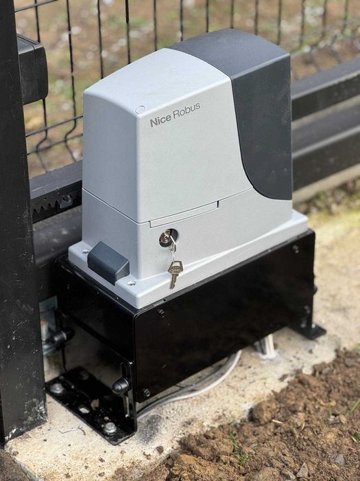 Napędy do bram przesuwnych,skrzydłowych,garażowych,szlabany + montaż