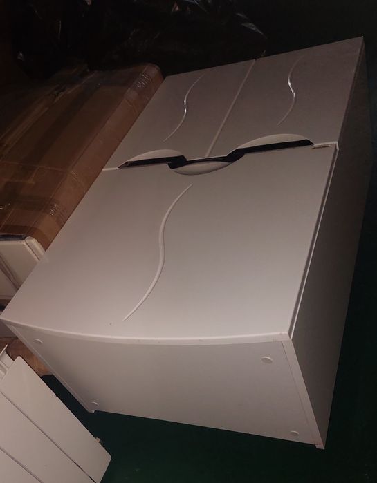 Шкафчик в ванную комнату с сеткой для белья