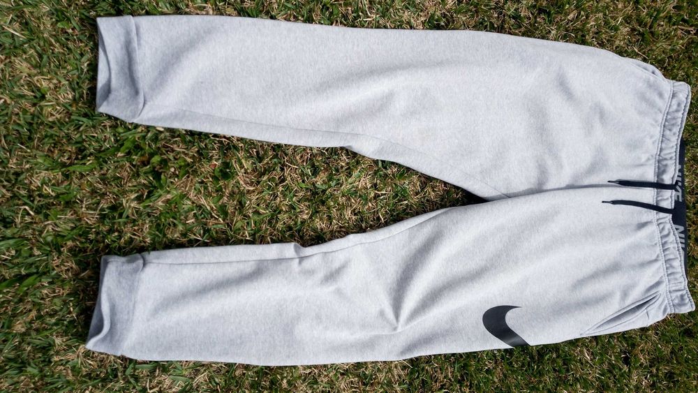 Calças Nike Cinza