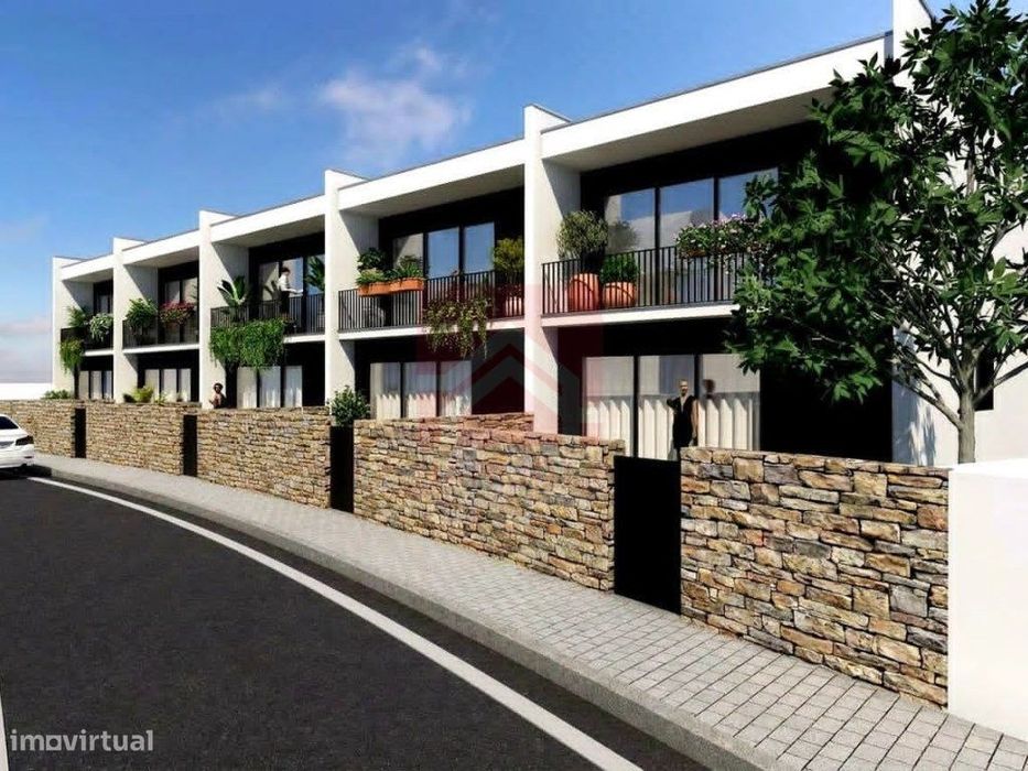 Land for Construction of 5 Houses with Approved PIP Near Baguim do Monte Metro...