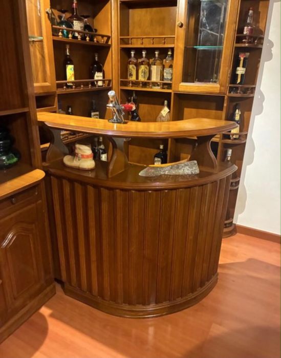 Bar com móvel completo