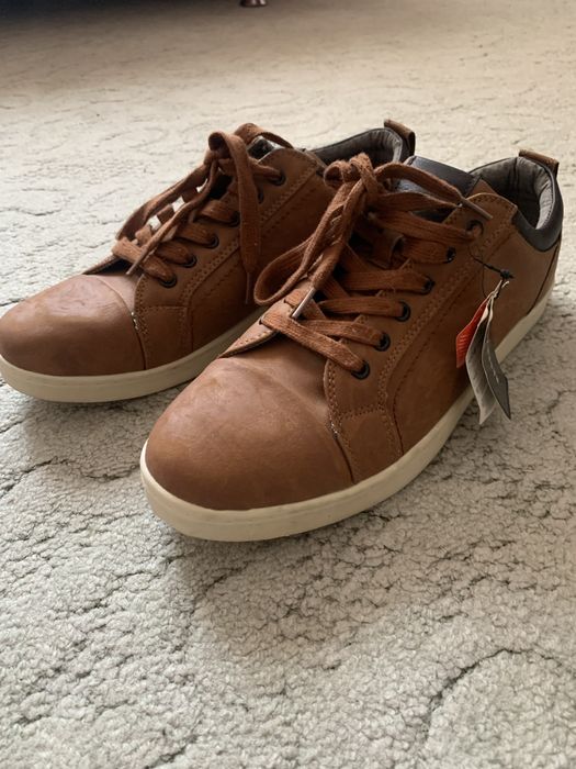 Оригинальные кроссовки Reserved