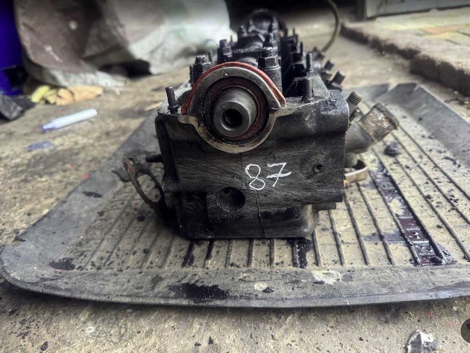 головка блока циліндрів гбц Audi 100 C3 2.0 TD D 069103373S