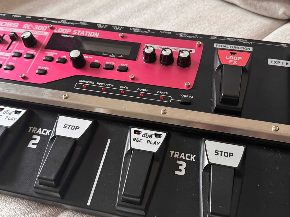 Boss RC-300 Loop Station + mala Thomman