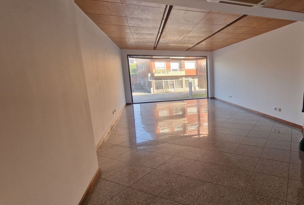 Escritórios no Centro de Vila Verde — Com Potencial para Habitação