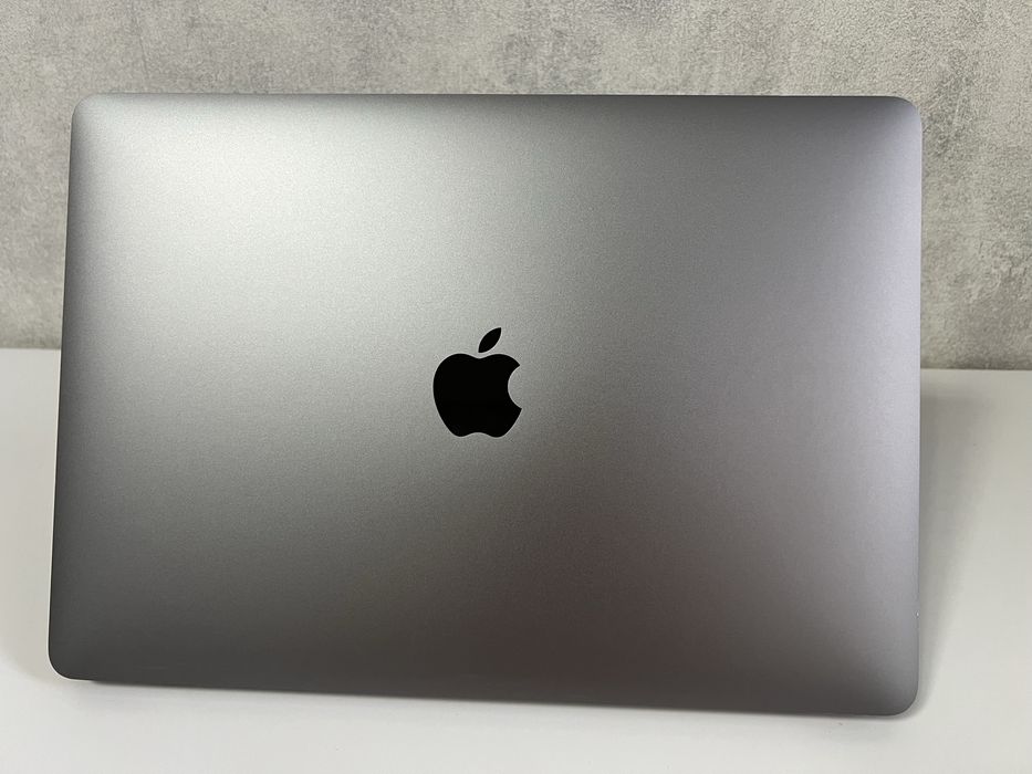 MacBook Air 13 M1 8/256. Хорошее состояние.