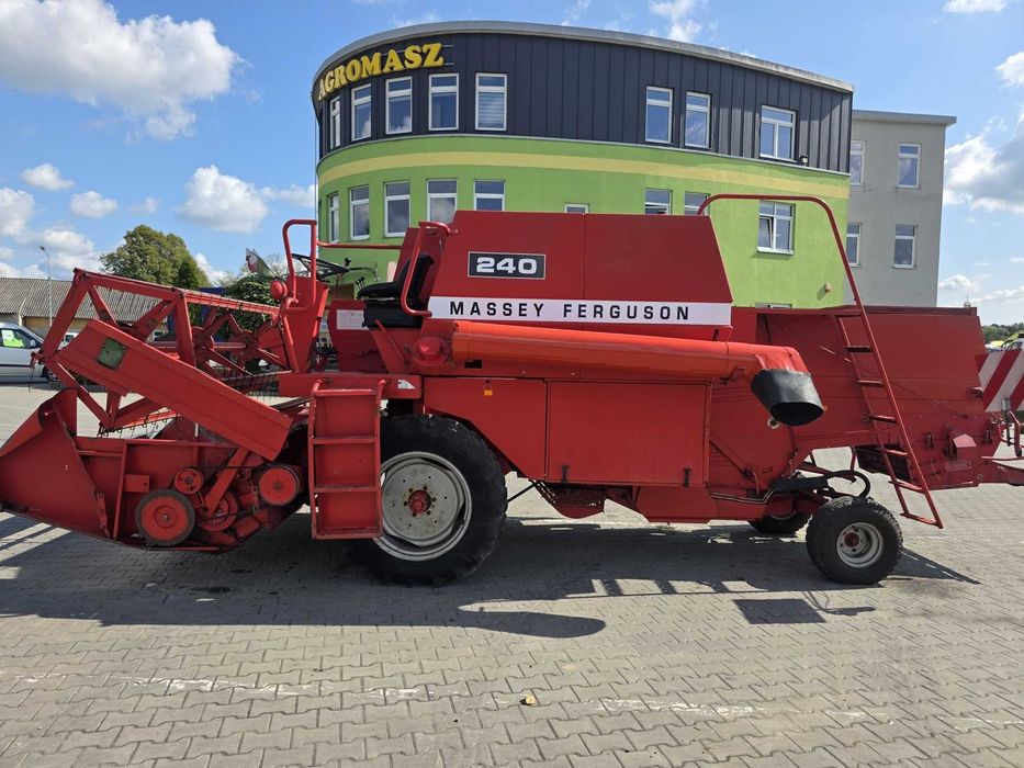 Зернозбиральний комбайн Массей фергюсон 240