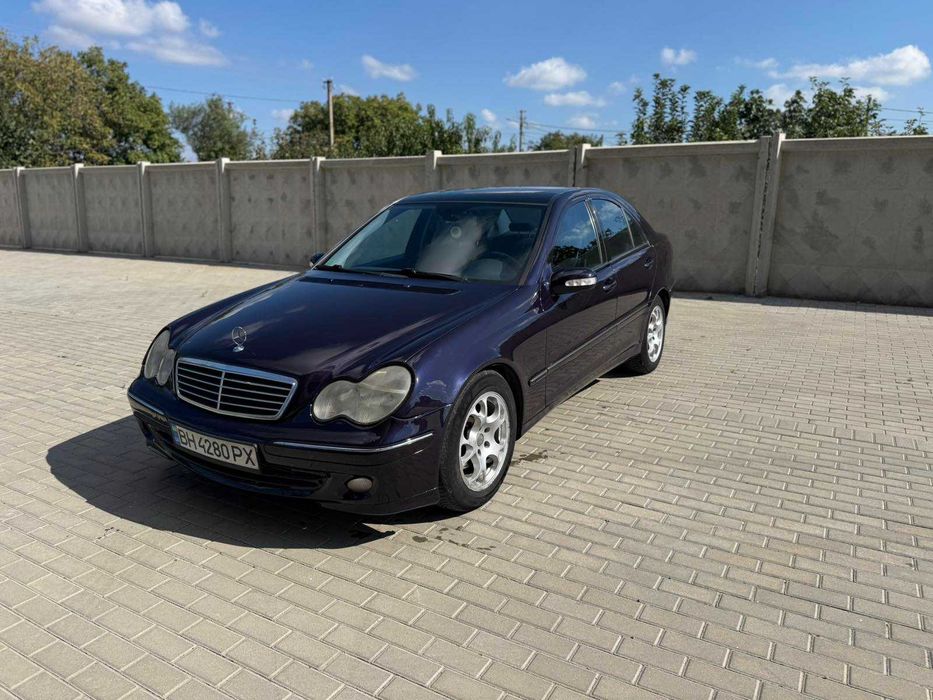 Mercedes C-Class 2.2 дизель АВТОМАТ 2000 год