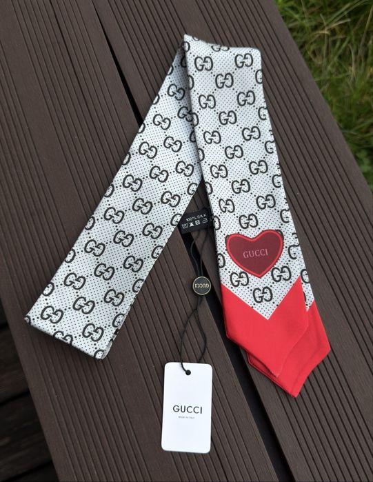 Jedwabna apazka Gucci