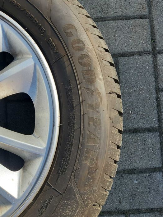 hyundai i30 12-17r koła alufelgi komplet 195/65/R15 good year