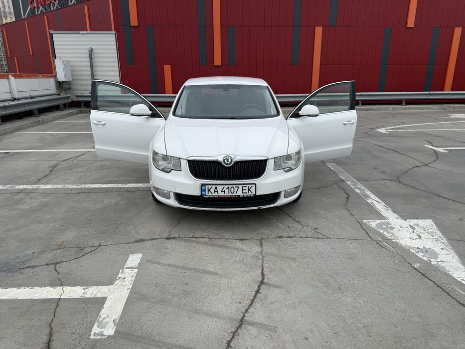 SKODA SUPERB 2012 (флагман, вище клас за OCTAVIA)