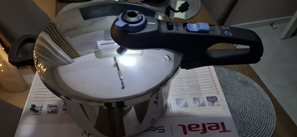 Продам скороварку TEFAL Secure Tr