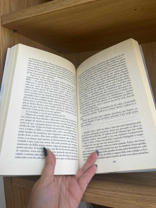 Livro “O Presságio da Sereia” de Katy Gardner