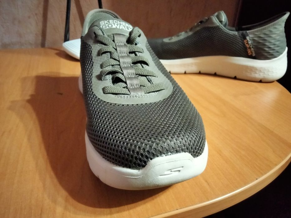 Кросівки в ідеальному стані