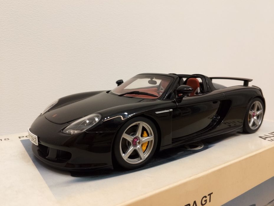 Miniature Autoart Porsche Rose – 1/18, édition Limitée