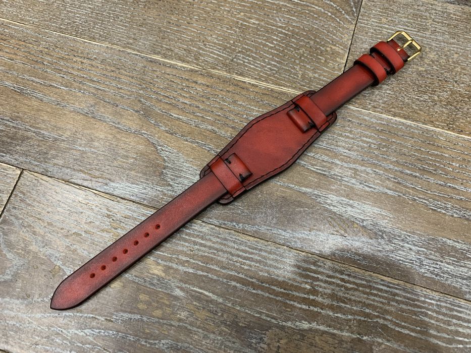 Не прошитый плоский кожаный ремешок с напульсником ручной работы