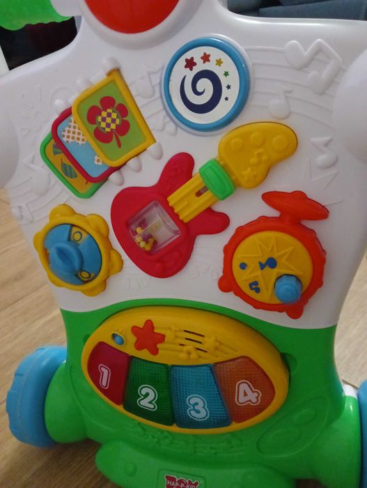 Jeździk pchacz niemowlęcy