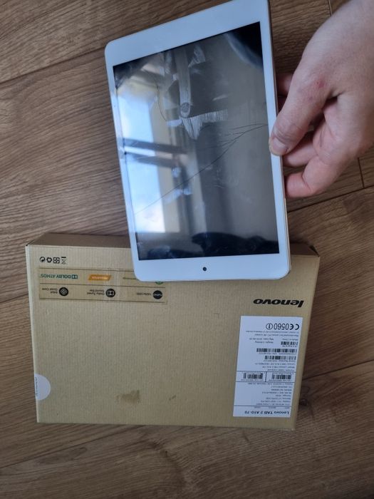 15. Tablet Lenovo TAB 2 A10-70 uszkodzony, na części