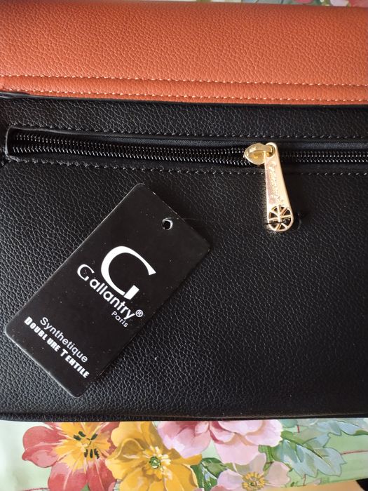 Elegancka torebka damska listonoszka nowa z metką