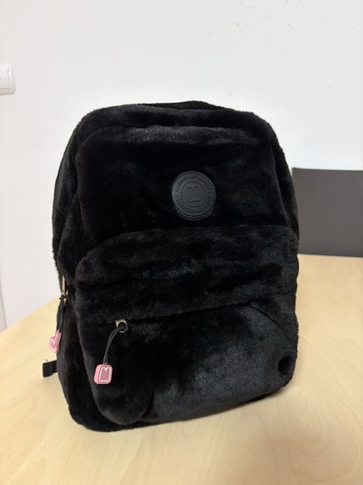 Mochila Pequena Marshmallow Furry Preta