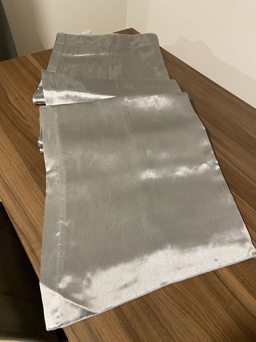 Cortinas Prateadas Acetinadas – 4.2m Largura x 2.44m Altura