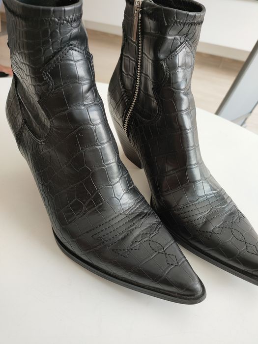 Botki kowbojki Bershka wzór wężowy rozmiar 38