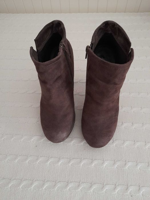 Botas Nº 37, taupe, marca Benetton, como novas