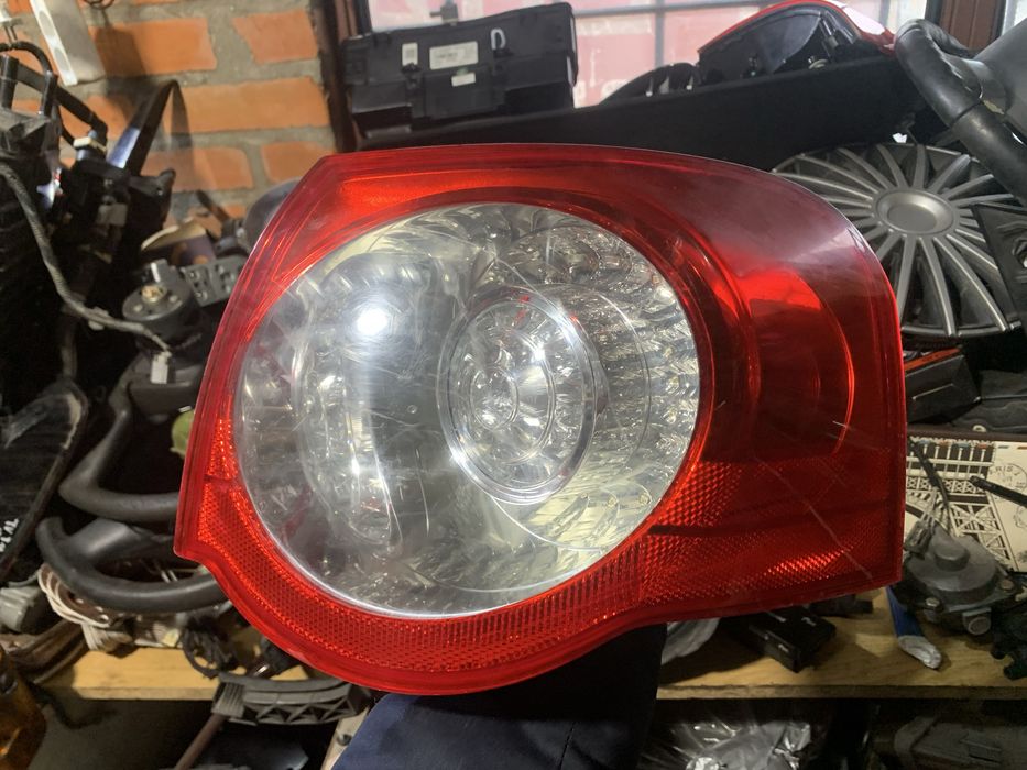 Задній правий фонарь Volkswagen Passat B6 універсал 3C9 945 096N