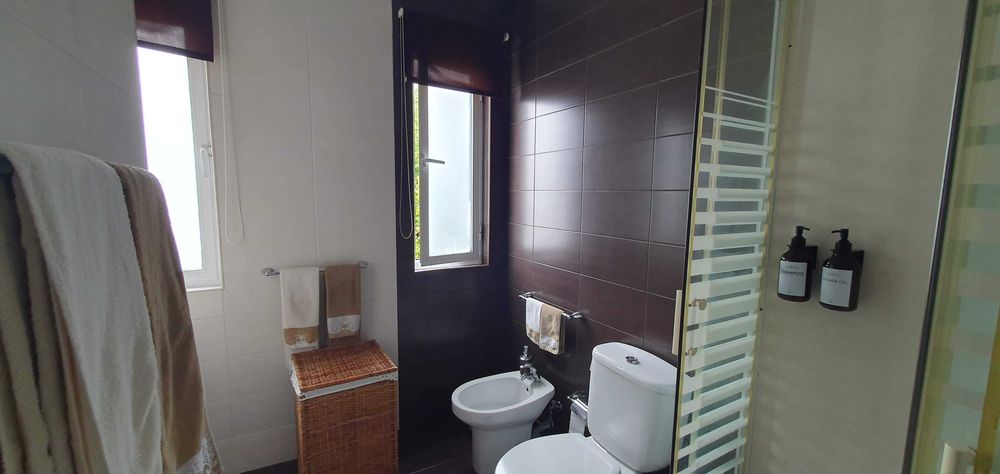 Investimento sólido — Moradia com 2 frações independentes (T4 + T2)