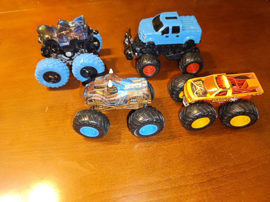 Autka monster truck 4 sztuki i straż pożarna
