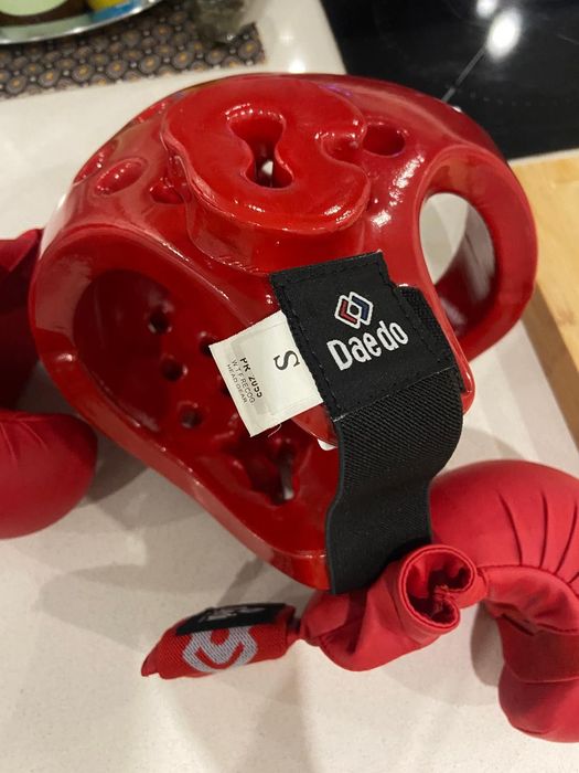 Luvas + capacete Karate