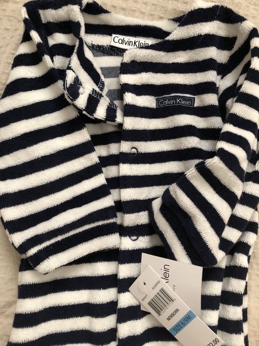 Calvin Klein spioszki oryginalne dezjnerskie 6-9 miesiecy