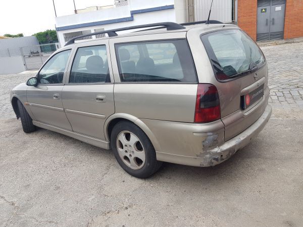 Para Peças Opel Vectra B Combi (J96)