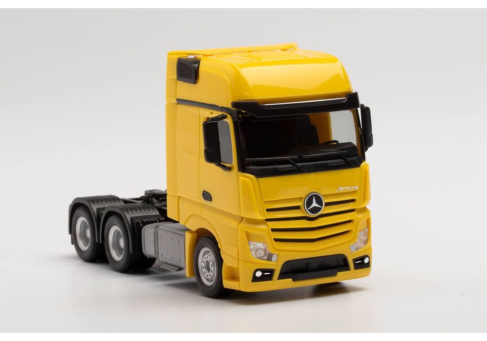 Mercedes-Benz Actros Gigaspace 6x4 Herpa 1:87 Модель вантажівки