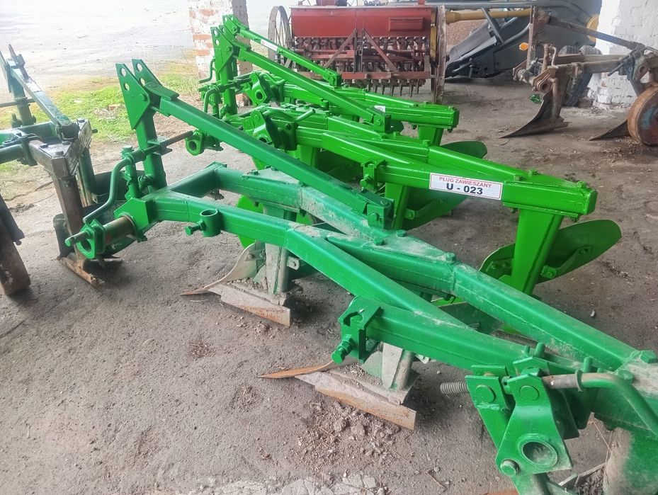 Продам польський плуг 3-30,3-35,грабалка,