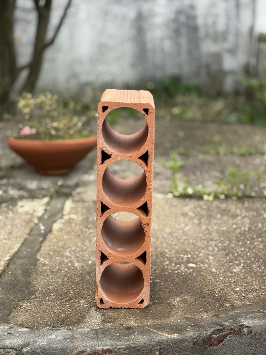 Garrafeira em tijolo de 4 garrafas