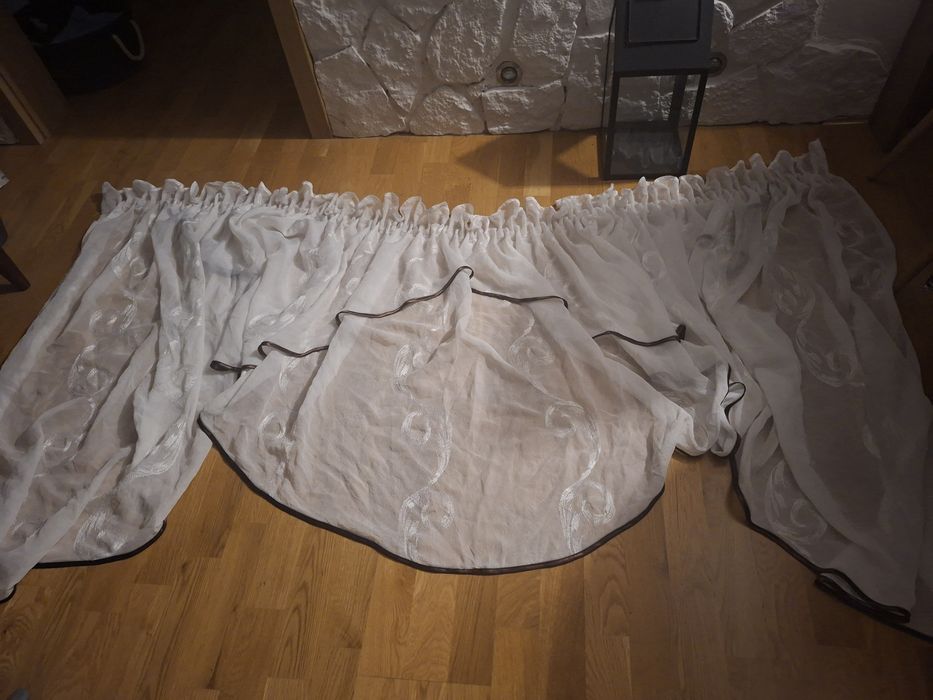 Firanka gotowa na karnisz 180 cm