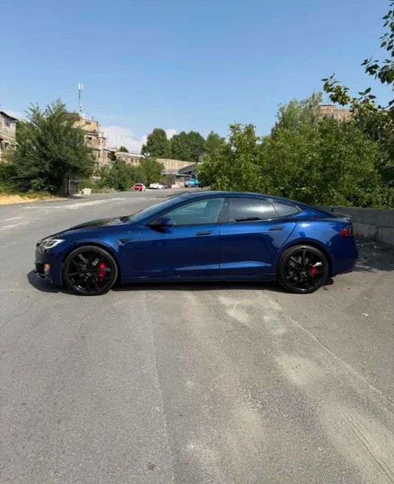Tesla Model S 2018