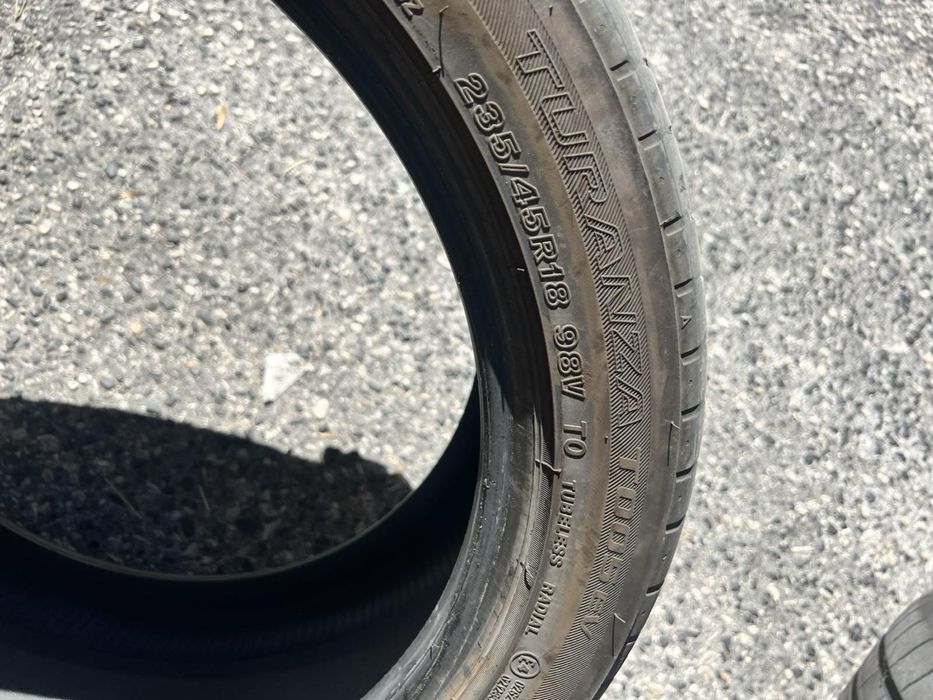 235/45/18 Bridgestone 4 pneus