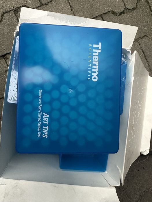 Uniwersalne końcówki do pipet z filtrem Low Retention