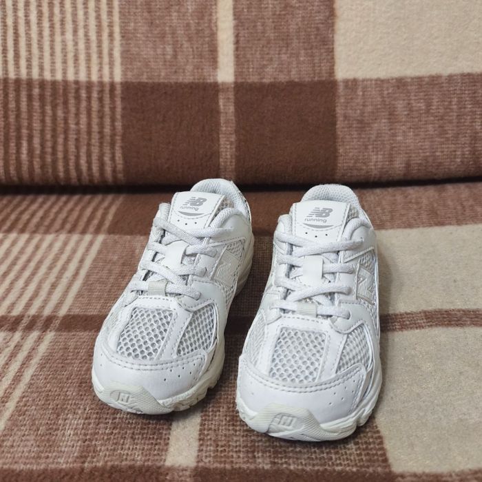 Оригінальні дитячі кросівки New balance 530 на резинках