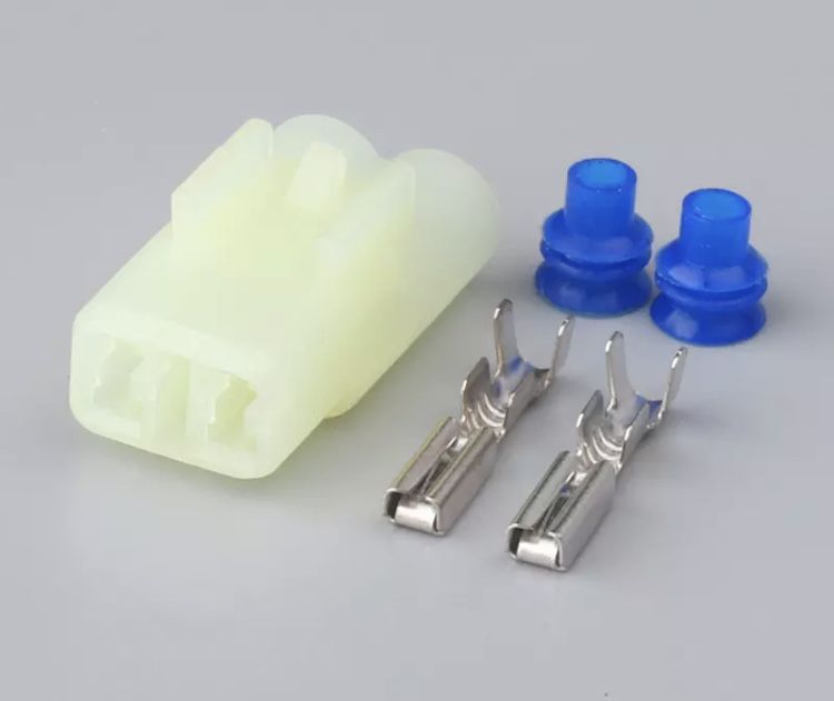 Tomada elétrica Samitomo de 2 pinos