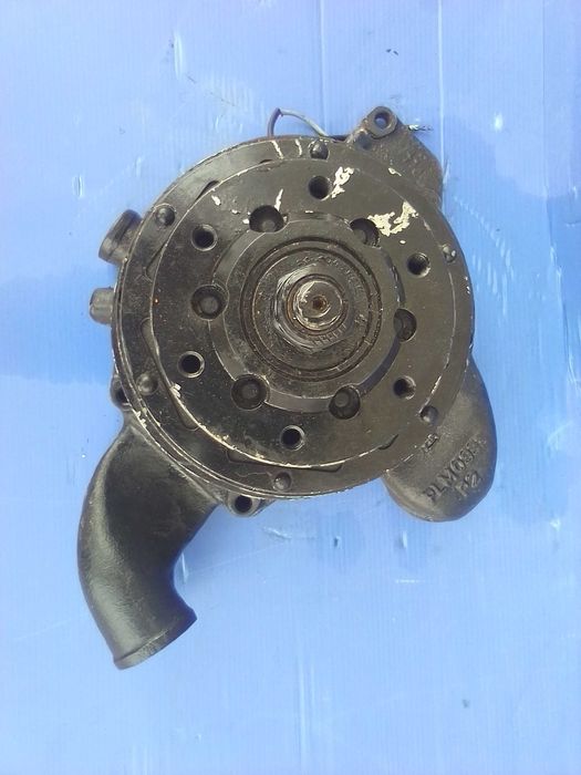 Pompa wody cieczy chłodzącej SW-680 Leyland jelcz  Ładowarka Ł-34 HSW