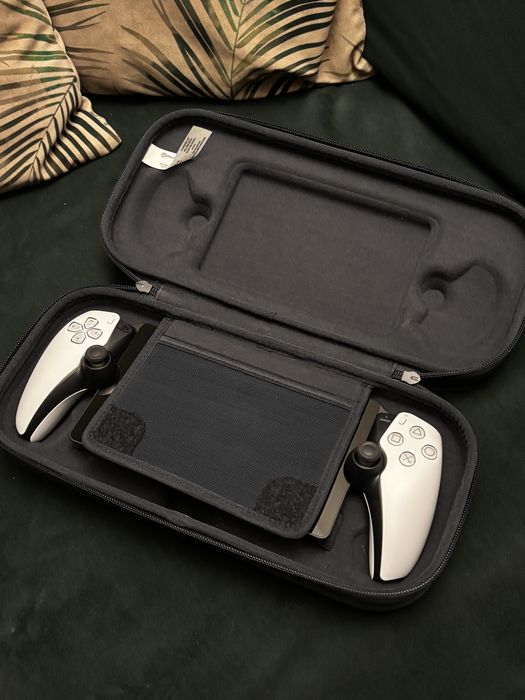 Konsola przenośna PlayStation Portal + dedykowane etui