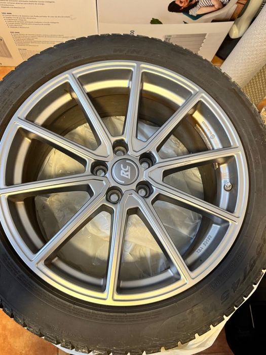 Jantes com pneus semi novo