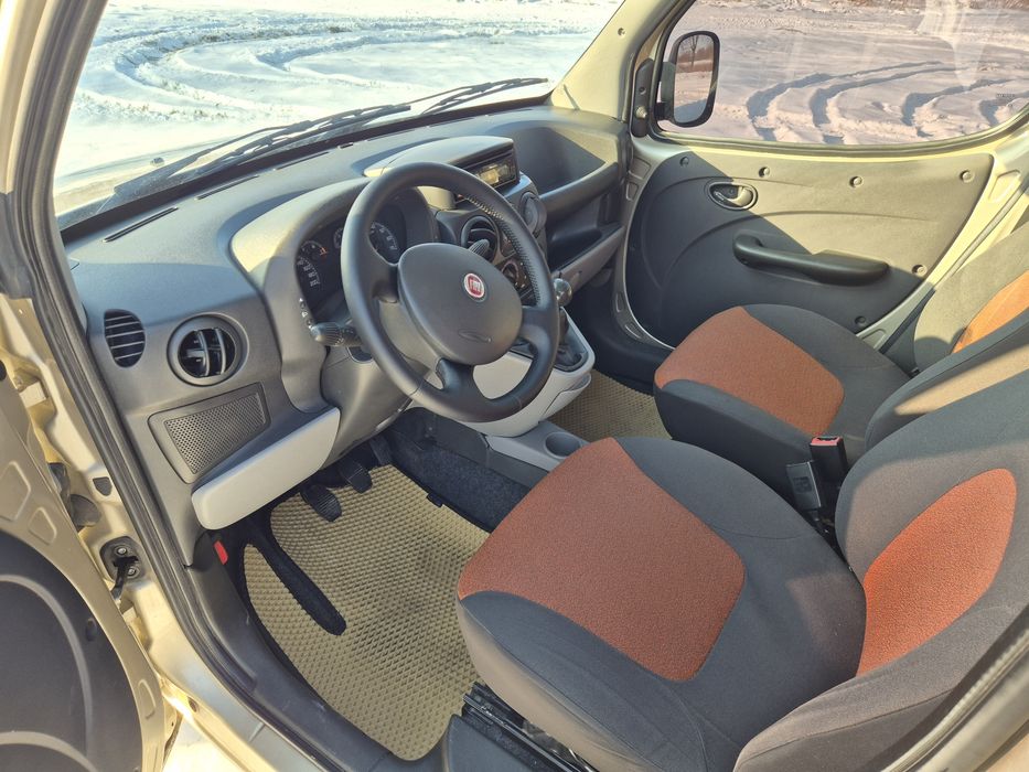 Автомобіль Фіат Добло