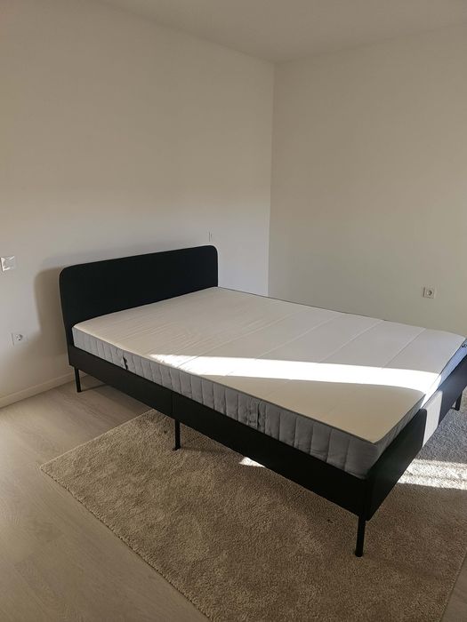 Cama de casal 140x200 ikea semi nova com colchao
