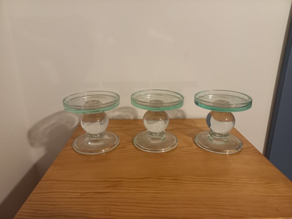 Zestaw trzech szklanych świeczników