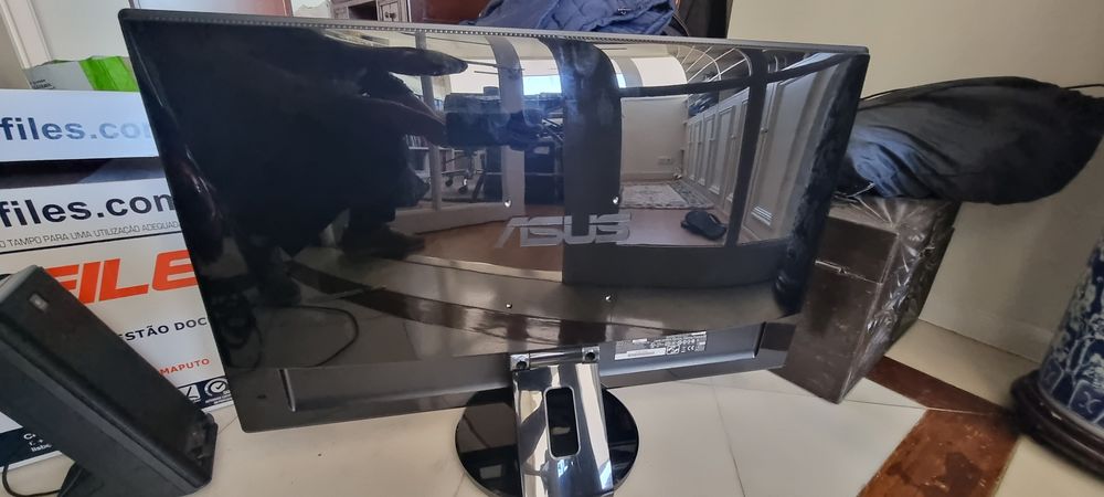 ASUS 27-inch Monitor and Logitech Speakers64286369355522121