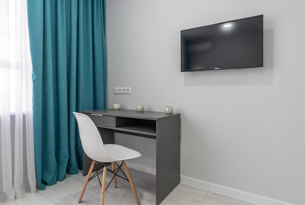 Стильна студія подобово, з Генератором, між двома станціями метро.